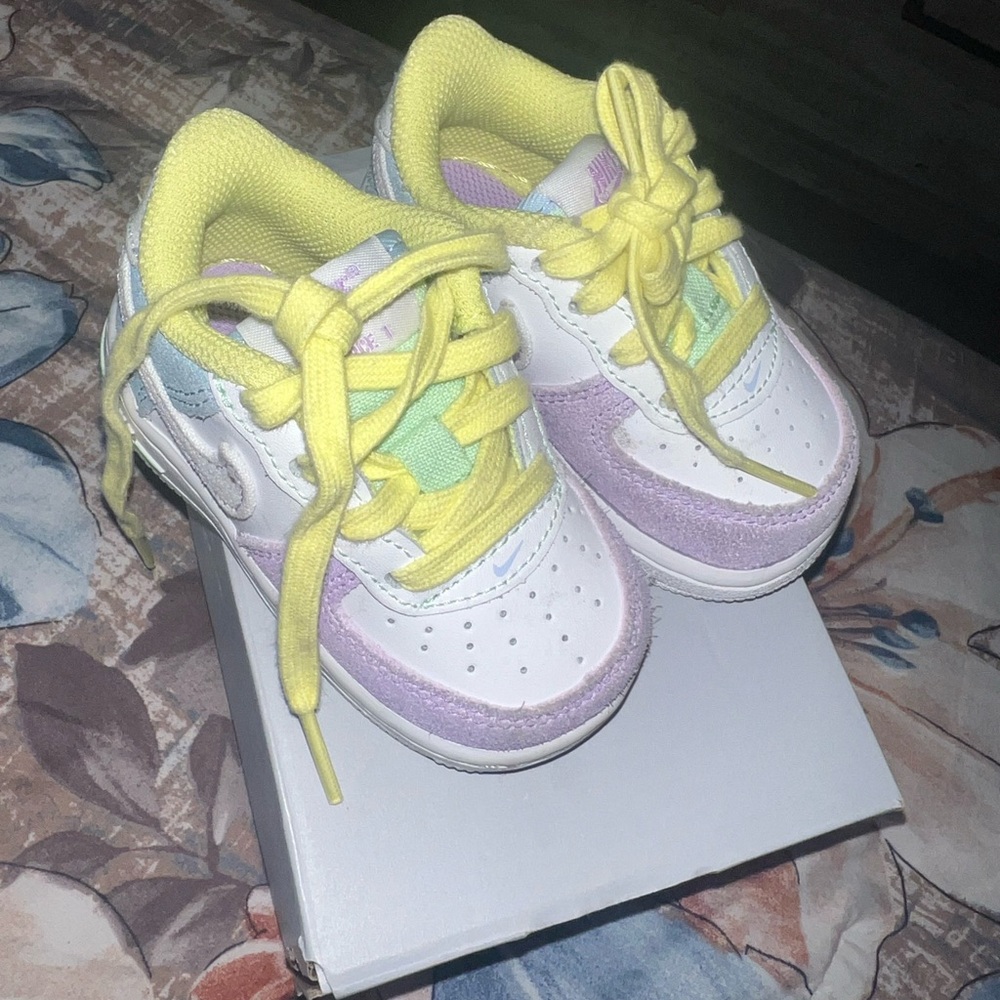 Nike force 1 lv8 4c